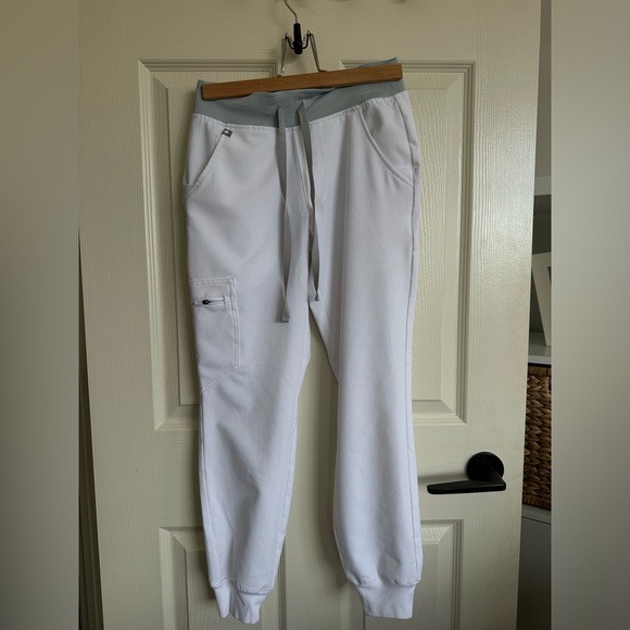 Figs Women's White Top - Picture 10 of 15